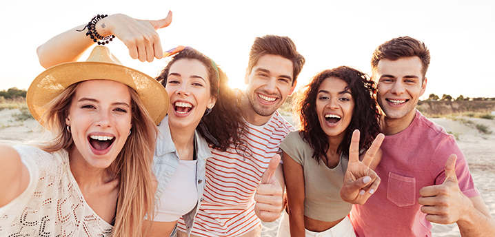 20-year-old friends having fun | Car loans in your 20s