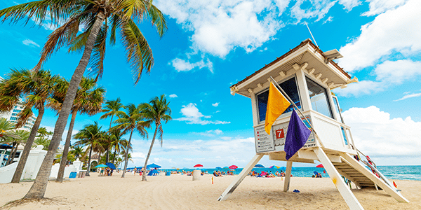 Lifeguard stand on the beach in Fort Lauderdale, Florida | Cities With the Best and Worst Interest Rates