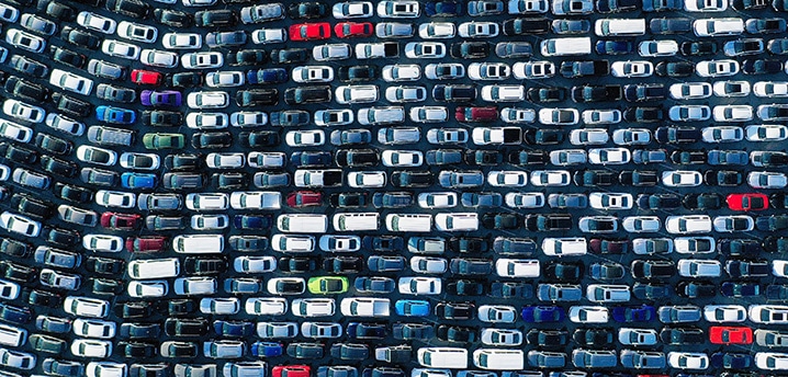 overhead shot of many cars in traffic or parked in a large lot