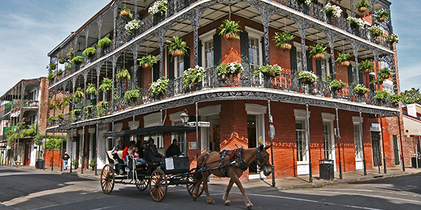 New Orleans Fresh Quarter Building with horse carriage | Top 10 States for Auto Refinance Savings