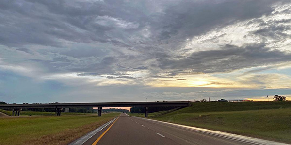 empty highway and sky view in DeSoto County, Mississippi