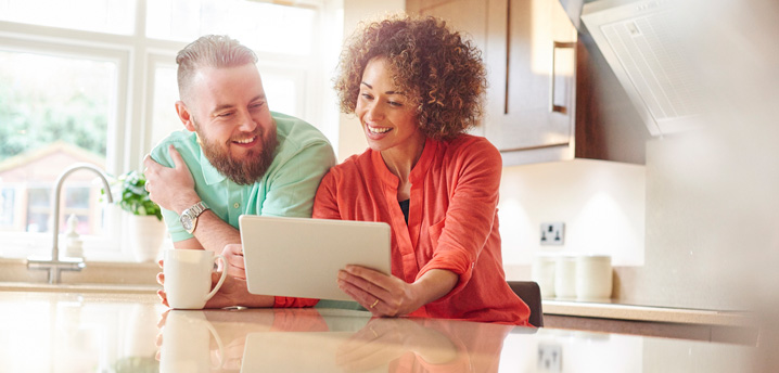 couple deciding on banks or credit unions